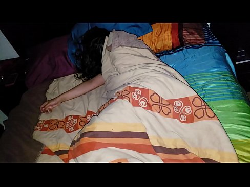 ❤️ Stepson yn curo ei lysfam ifanc tra mae hi'n cysgu. ❤️❌ Porn porno super wrthon ni ❌️